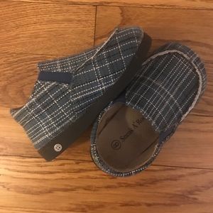 Sneak A’ Roos - blue plaid squeaky pull ons